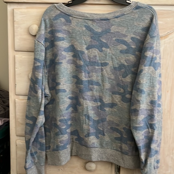 Sweatshirt - Picture 2 of 3